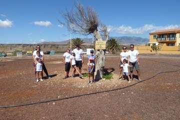 El proyecto Barrios Verde se inició en Melenara con una plantación en un solar de Costa Jardín (Foto TA)